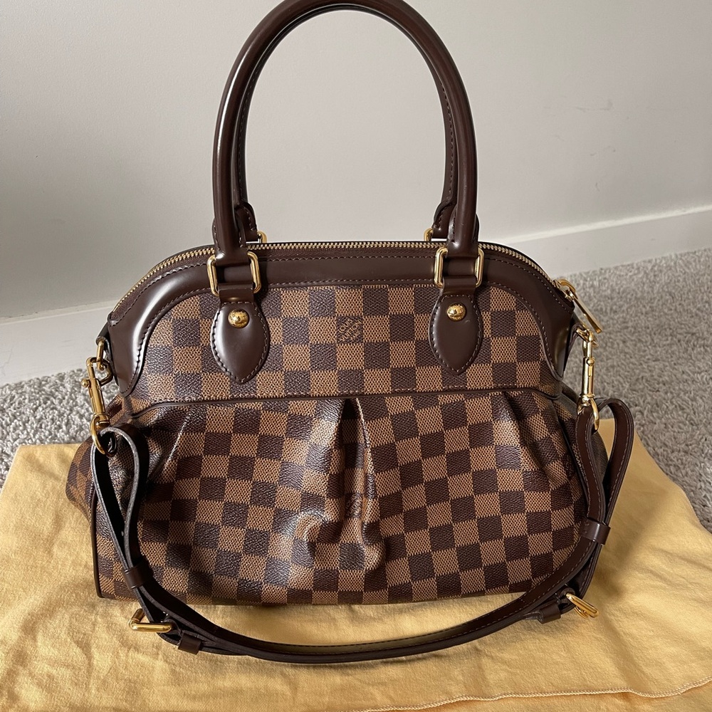 Louis Vuitton Trevi PM Size